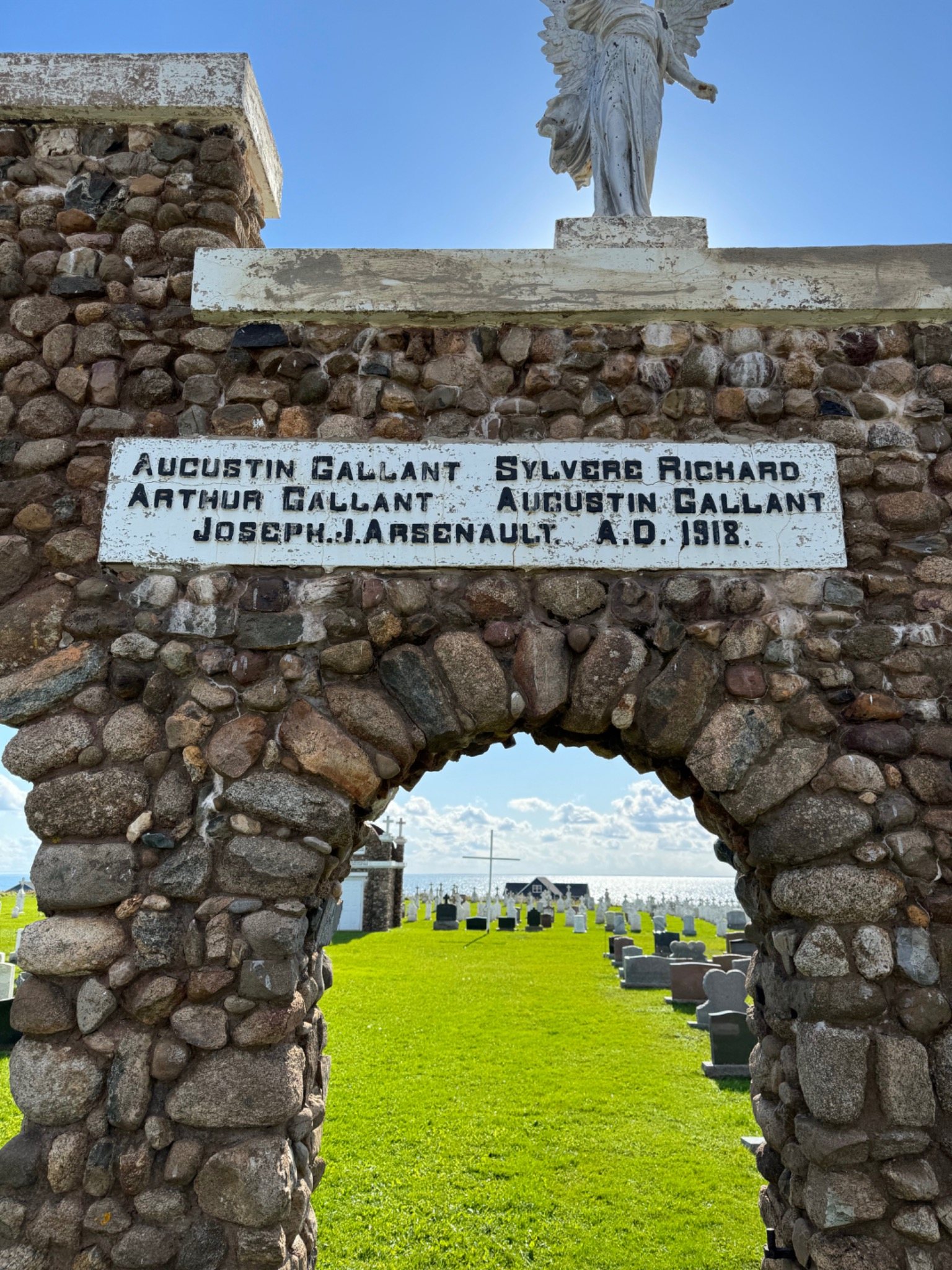Mont-Carmel fieldstone cenotaph and war memorial restoration in Prince Edward Island